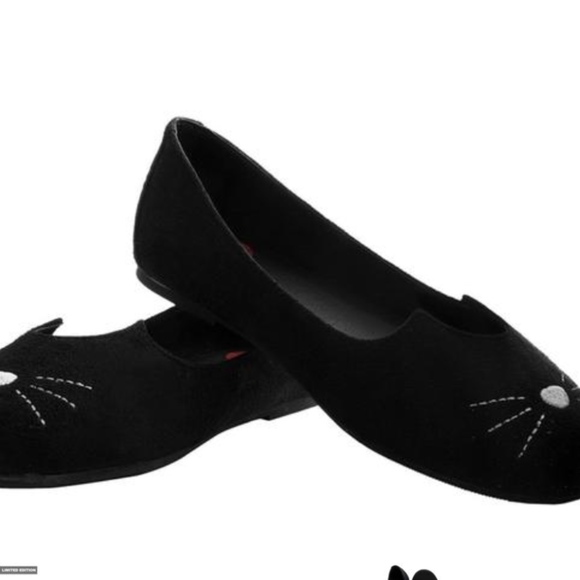 tuk cat flats